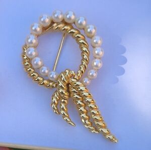 Crown Trifari Elegant Gold and Pearl Brooch